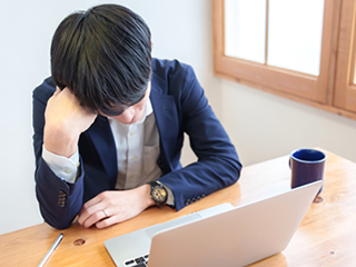 朝まで仕事をしていたが寝不足で運転ができそうにない。